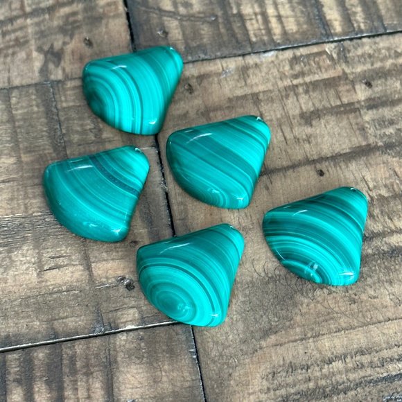 Natural Malachite Fan Shaped Pendants - Perfect for jewelry making or wire wrapp - Picture 7 of 8